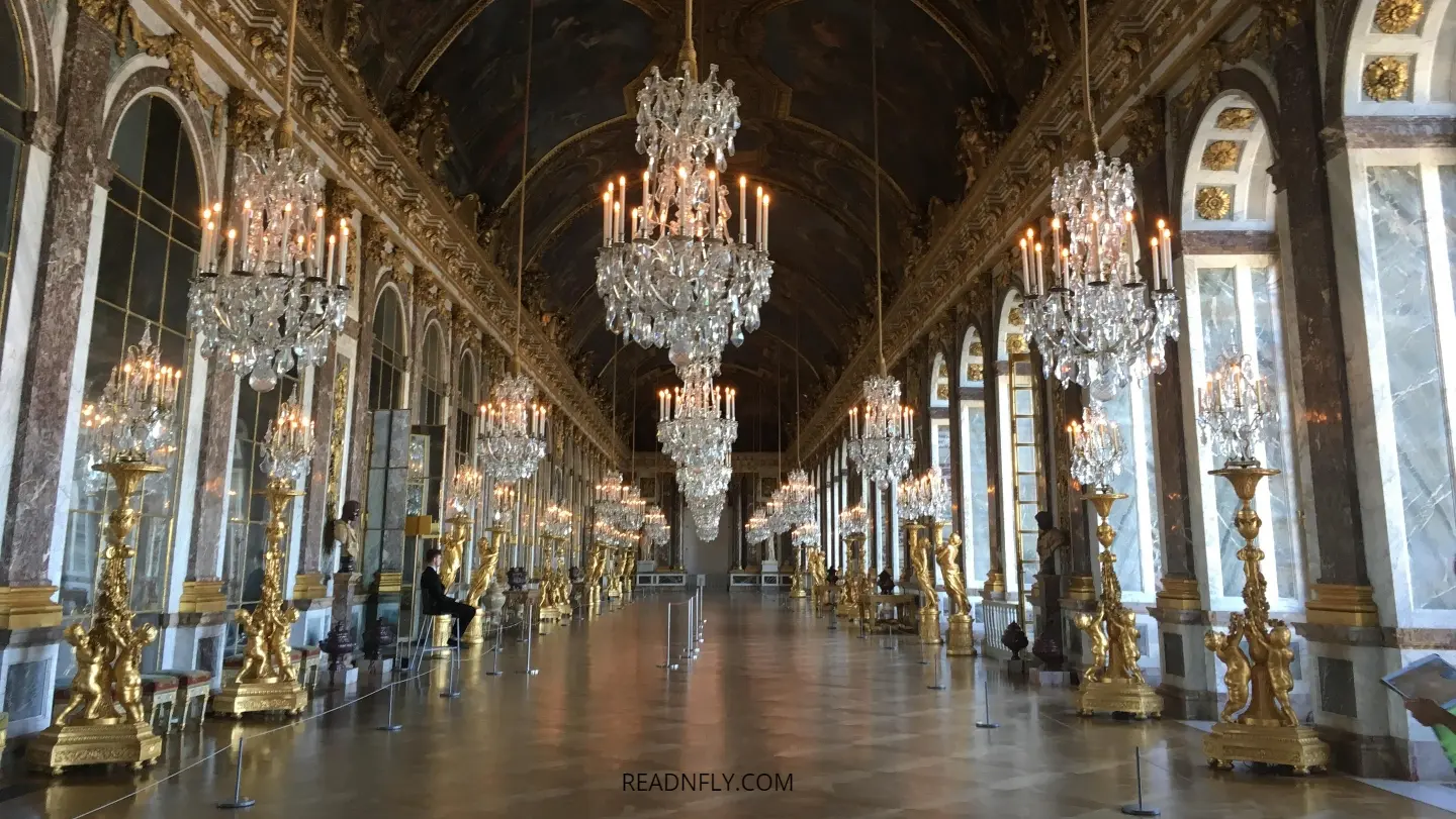 Galería de los Espejos del Palacio de Versalles en Francia